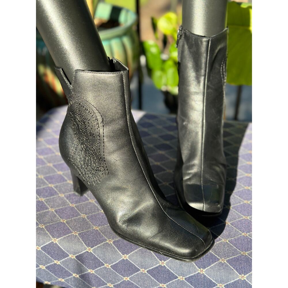 Chico’s Black Corral Boots Size 9 Ankle Square Toe Embroidered Block Heels Retro - Picture 1 of 8